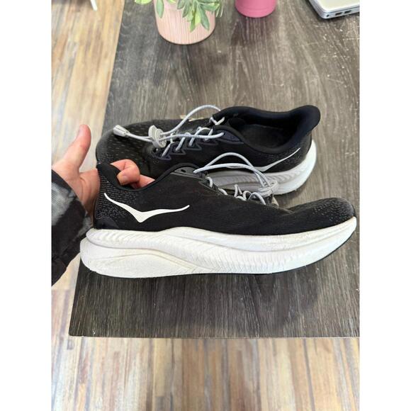Hoka tennis shoes size 7B - Picture 3 of 9